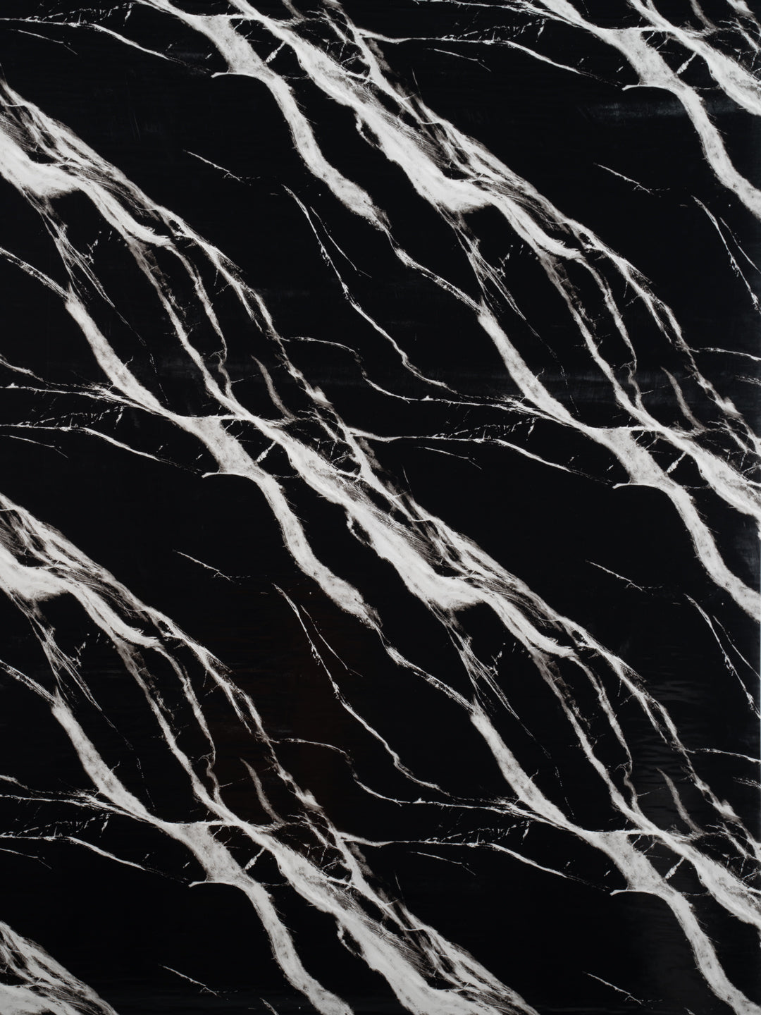 Nero Marquinia - Rotolo Adesivo da Parete Marmorizzato - 120x300 cm colore Nero e Bianco 11697-24