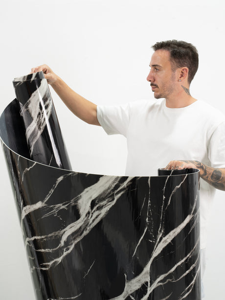 Nero Marquinia - Rotolo Adesivo da Parete Marmorizzato - 120x300 cm colore Nero e Bianco 11697-24